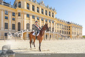 Fototermin vor Reitturnier - Schloss Schönbrunn, Wien - Fr 19.09.2025 - Daniel STACHL mit Pferd vor Schloss Schönbrunn58