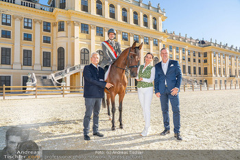 Fototermin vor Reitturnier - Schloss Schönbrunn, Wien - Fr 19.09.2025 - Daniel STACHL mit Pferd, Klaus PANHOLZER, Helmut MORBITZER, Sonj62
