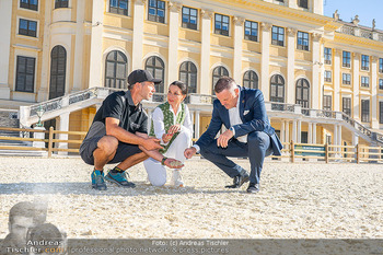 Fototermin vor Reitturnier - Schloss Schönbrunn, Wien - Fr 19.09.2025 - Klaus PANHOLZER, Sonja KLIMA - Bodenkontrolle, Reitplatz69