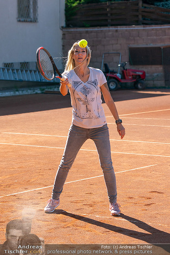 Lugner - Koubek spielen Tennis - Privattennisplatz, Wien - Sa 20.09.2025 - Simone LUGNER30