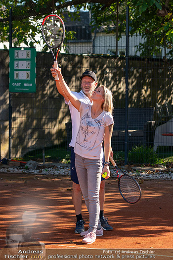 Lugner - Koubek spielen Tennis - Privattennisplatz, Wien - Sa 20.09.2025 - Stefan KOUBEK, Simone LUGNER60