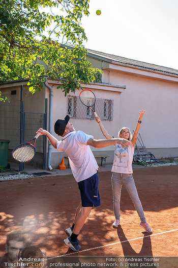 Lugner - Koubek spielen Tennis - Privattennisplatz, Wien - Sa 20.09.2025 - Stefan KOUBEK, Simone LUGNER64