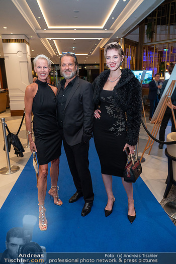 50-Jahresfeier - Hilton Vienna Hotel, Wien - Mi 24.09.2025 - Martina GLEISSENEBNER-TESKEY mit Ehemann Thomas und Tochter Lou-15