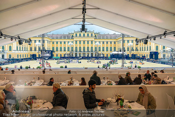 Longines global champions tour Opening - Schloss Schönbrunn, Wien - Fr 26.09.2025 - VIP Tribüne mit Blick auf Schloss und Festplatz Reitplatz77