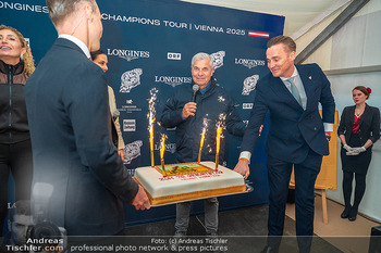 Longines global champions tour Opening - Schloss Schönbrunn, Wien - Fr 26.09.2025 - Geburtstagstorte für Helmut MORBITZER (70. Geburtstag)88