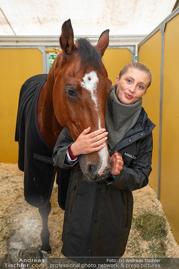 Longines global champions tour Opening - Schloss Schönbrunn, Wien - Fr 26.09.2025 - Luna SCHWEIGER mit ihrem Pferd COWI123