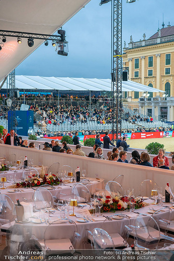 Longines global champions tour Opening - Schloss Schönbrunn, Wien - Fr 26.09.2025 -  VIP Bereich mit Blick auf Reitplatz und Schloss167