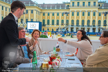 Longines global champions tour Opening - Schloss Schönbrunn, Wien - Fr 26.09.2025 - VIP-Bereich, VIP-Tische, Blick auf Schloss, Catering, drinks176