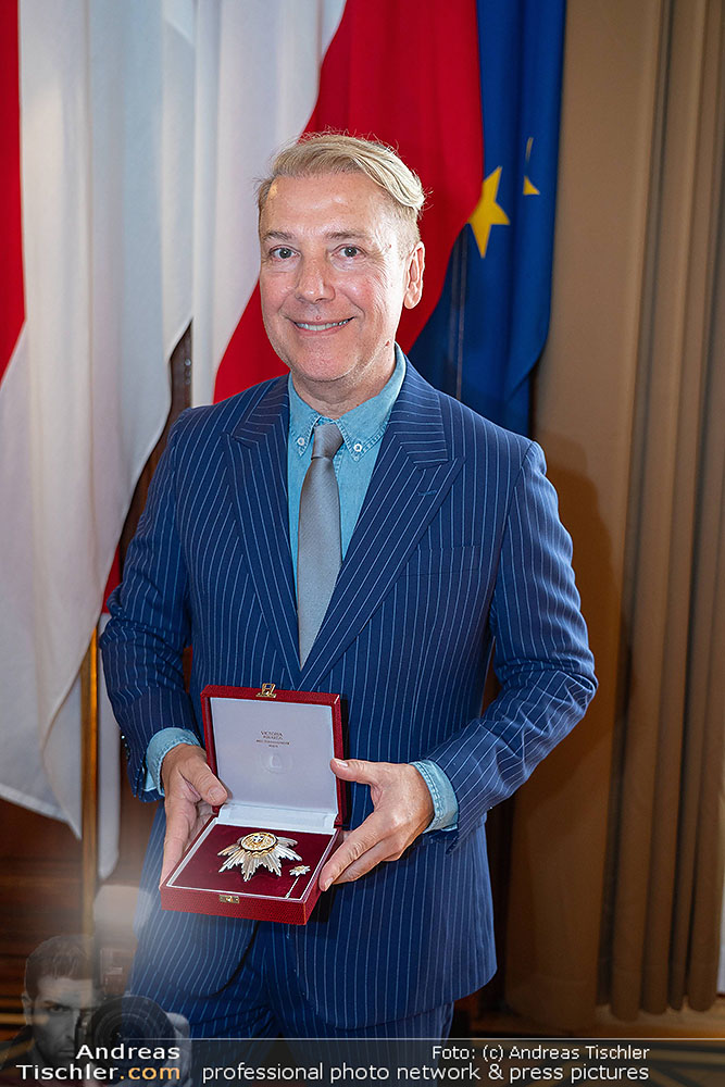 Silbernes Ehrenzeichen für Atil Kutoglu - 2025-09-29 - Rathaus, Wien