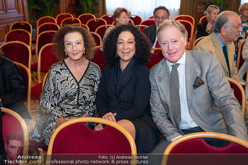 Silbernes Ehrenzeichen für Atil Kutoglu - Rathaus, Wien - Mo 29.09.2025 - Konstanze BREITEBNER, Barbara WUSSOW, Albert FORTELL44