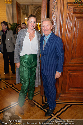Silbernes Ehrenzeichen für Atil Kutoglu - Rathaus, Wien - Mo 29.09.2025 - Patricia AULITZKY, Atil KUTOGLU46