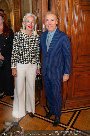 Silbernes Ehrenzeichen für Atil Kutoglu - Rathaus, Wien - Mo 29.09.2025 - Martina FASSLABEND, Atil KUTOGLU50
