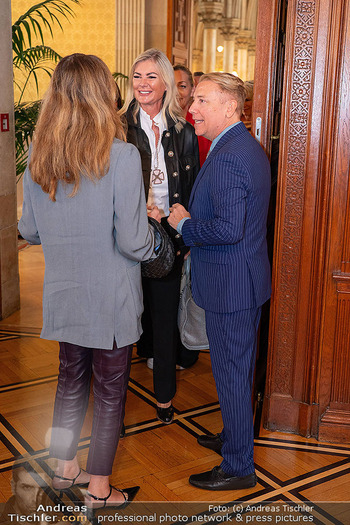 Silbernes Ehrenzeichen für Atil Kutoglu - Rathaus, Wien - Mo 29.09.2025 - 63