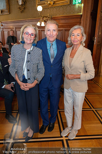Silbernes Ehrenzeichen für Atil Kutoglu - Rathaus, Wien - Mo 29.09.2025 - Elisabeth GÜRTLER, Atil KUTOGLU, Ender MERMERCI73