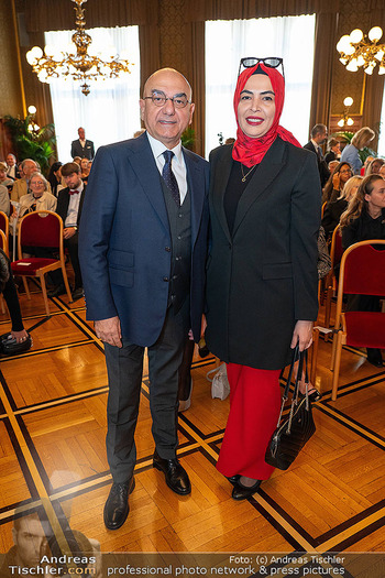 Silbernes Ehrenzeichen für Atil Kutoglu - Rathaus, Wien - Mo 29.09.2025 - Ozan CEYHUN mit Ehefrau77