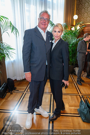 Silbernes Ehrenzeichen für Atil Kutoglu - Rathaus, Wien - Mo 29.09.2025 - Wolfgang FISCHER, Onka TAKACS88