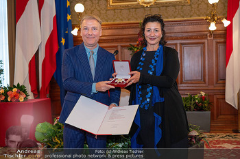 Silbernes Ehrenzeichen für Atil Kutoglu - Rathaus, Wien - Mo 29.09.2025 - Atil KUTOGLU, Veronica KAUP-HASLER104