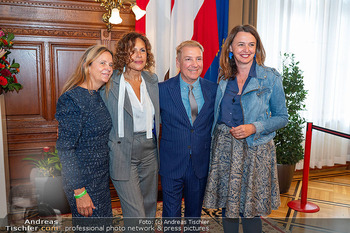 Silbernes Ehrenzeichen für Atil Kutoglu - Rathaus, Wien - Mo 29.09.2025 - Camilla HABSBURG, Viktor LAZLO, Atil KUTOGLU, Selma ARAPOVIC121