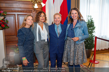 Silbernes Ehrenzeichen für Atil Kutoglu - Rathaus, Wien - Mo 29.09.2025 - Camilla HABSBURG, Viktor LAZLO, Atil KUTOGLU, Selma ARAPOVIC122