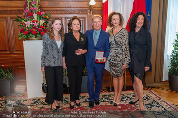 Silbernes Ehrenzeichen für Atil Kutoglu - Rathaus, Wien - Mo 29.09.2025 - 129