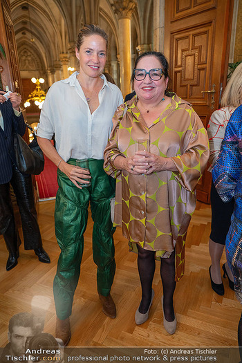 Silbernes Ehrenzeichen für Atil Kutoglu - Rathaus, Wien - Mo 29.09.2025 - Patricia AULITZKY, Maria HAPPEL133
