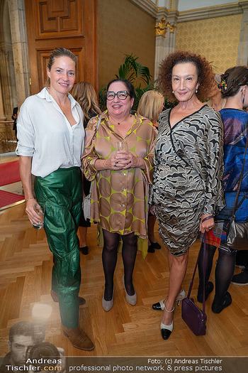 Silbernes Ehrenzeichen für Atil Kutoglu - Rathaus, Wien - Mo 29.09.2025 - Patricia AULITZKY, Maria HAPPEL, Konstanze BREITEBNER134
