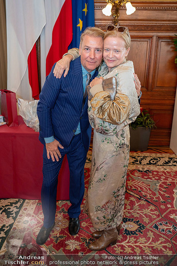 Silbernes Ehrenzeichen für Atil Kutoglu - Rathaus, Wien - Mo 29.09.2025 - Michou FRIESZ, Atil KUTOGLU135