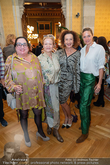 Silbernes Ehrenzeichen für Atil Kutoglu - Rathaus, Wien - Mo 29.09.2025 - Patricia AULITZKY, Maria HAPPEL, Konstanze BREITEBNER, Michou FR137