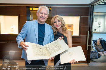 Goldenes Ehrenzeichen für Donka Angatscheva - Bucherer, Wien - Di 30.09.2025 - Donka ANGATSCHEVA, Eduard KUTROWATZ25