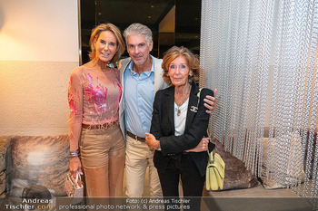 Atil Kutoglu Fashionshow - Le Meridien, Wien - Mi 01.10.2025 - Kathi STUMPF mit Mutter Elisabeth, Alex BEZA16