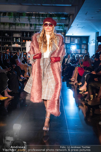 Atil Kutoglu Fashionshow - Le Meridien, Wien - Mi 01.10.2025 - Modenschau, Laufsteg, Models, Model53