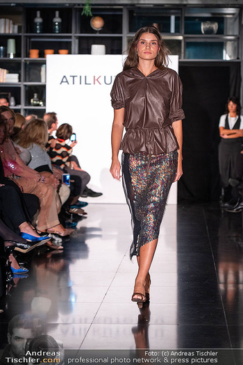 Atil Kutoglu Fashionshow - Le Meridien, Wien - Mi 01.10.2025 - Modenschau, Laufsteg, Models, Model70