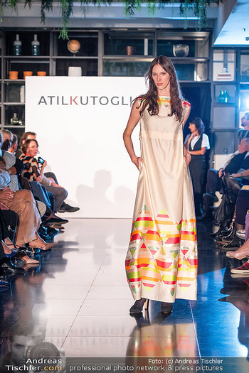 Atil Kutoglu Fashionshow - Le Meridien, Wien - Mi 01.10.2025 - 77