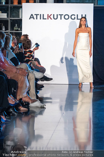 Atil Kutoglu Fashionshow - Le Meridien, Wien - Mi 01.10.2025 - 92