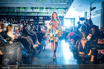 Atil Kutoglu Fashionshow - Le Meridien, Wien - Mi 01.10.2025 - Modenschau, Laufsteg, Models, Model96