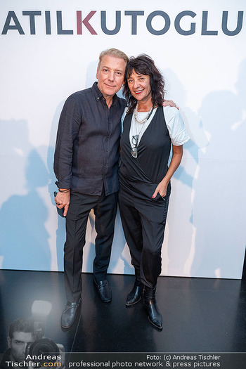 Atil Kutoglu Fashionshow - Le Meridien, Wien - Mi 01.10.2025 - Atil KUTOGLU, Roberta MANGANELLI159