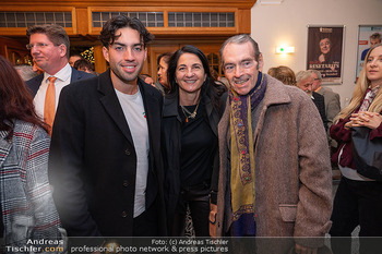 Premiere ´Kunst´ - Stadttheater Berndorf - Do 02.10.2025 - Familie Rudi HOLDHAUS mit Ehefrau Karin und Sohn Ferdinand39