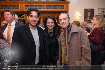 Premiere ´Kunst´ - Stadttheater Berndorf - Do 02.10.2025 - Familie Rudi HOLDHAUS mit Ehefrau Karin und Sohn Ferdinand40