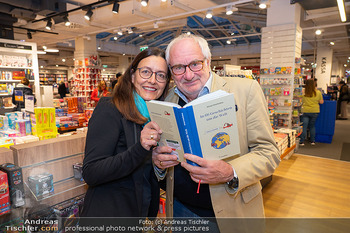 Buchpräsentation Michael Schottenberg - Thalia Wien Mitte - Di 07.10.2025 - Michael SCHOTTENBERG mit Claire6