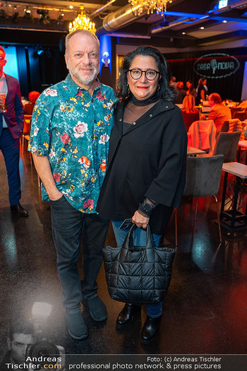 Kabarettpremiere ´Der Lack ist ab´ - CasaNova, Wien - Di 07.10.2025 - Reinhard NOWAK mit Arzu16