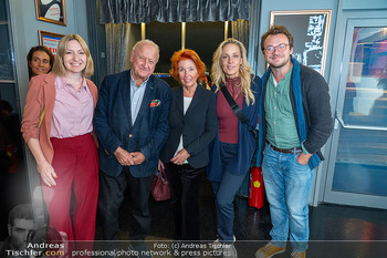 Kabarettpremiere ´Der Lack ist ab´ - CasaNova, Wien - Di 07.10.2025 - Rudolf und Inge KLINGOHR, Lilian KLEBOW, Max FISCHNALLER, Julia 26