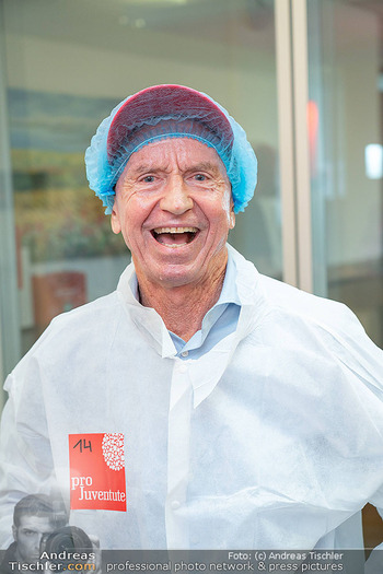 Pro Juventute Promi-backen - DerMann Brotway, Wien - Mi 08.10.2025 - Heribert KASPER10