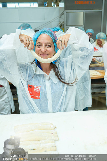 Pro Juventute Promi-backen - DerMann Brotway, Wien - Mi 08.10.2025 - Caroline ATHANASIADIS16