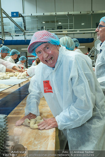 Pro Juventute Promi-backen - DerMann Brotway, Wien - Mi 08.10.2025 - Heribert KASPER21