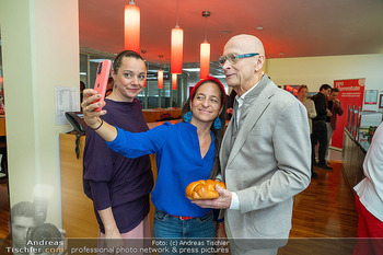 Pro Juventute Promi-backen - DerMann Brotway, Wien - Mi 08.10.2025 - Kurt MANN, Caroline ATHANASIADIS, Gudrun NIKODEM-EICHENHARDT32