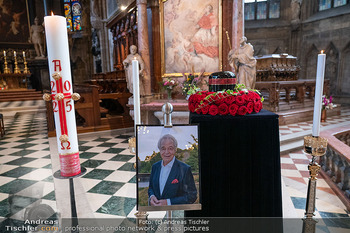 Trauerzeremonie Harald Serafin - Stephansdom, Wien - Mi 08.10.2025 - Urne von Harald SERAFIN10