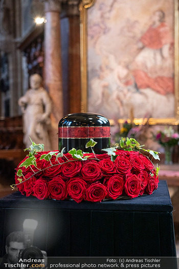 Trauerzeremonie Harald Serafin - Stephansdom, Wien - Mi 08.10.2025 - Urne von Harald SERAFIN11