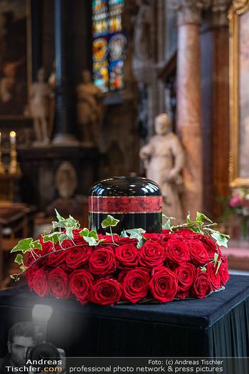 Trauerzeremonie Harald Serafin - Stephansdom, Wien - Mi 08.10.2025 - Urne von Harald SERAFIN12