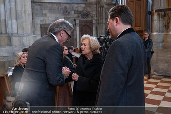 Trauerzeremonie Harald Serafin - Stephansdom, Wien - Mi 08.10.2025 - Thomas HAMPSON, Ingeborg und Daniel SERAFIN58