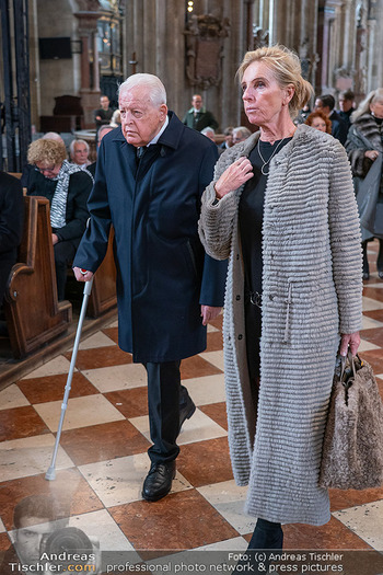 Trauerzeremonie Harald Serafin - Stephansdom, Wien - Mi 08.10.2025 - Franz VRANITZKY mit Tochter Claudia94